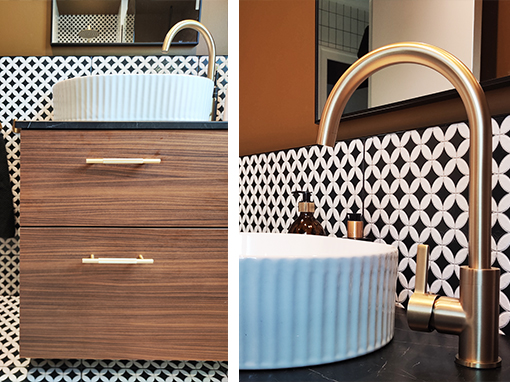 Afin de maximiser le plan de travail, mes clients ont fait le choix d’une vasque unique, complétée par un espace coiffeuse, leur permettant de se préparer simultanément le matin.</p>
<p>